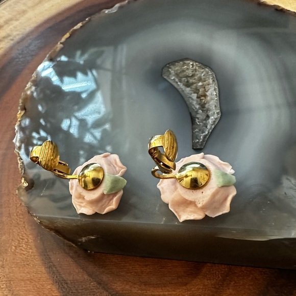 VINTAGE Avon lot of necklaces and clip on earrings. - Picture 4 of 8